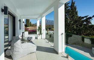 6-bedroom villa 240 m² in Nueva Andalucia for 2,195,000 €