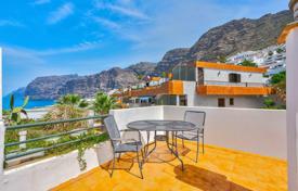 Four-room sunny apartment in Acantilado de los Gigantes, Tenerife, Spain for 295,000 €