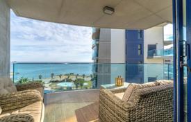 Spacious seafront apartment in Punta Prima for 450,000 €
