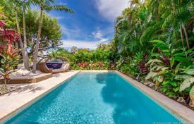 Cozy villa with a backyard, a pool, a sitting area and a garage, Miami Beach, USA for $1,490,000