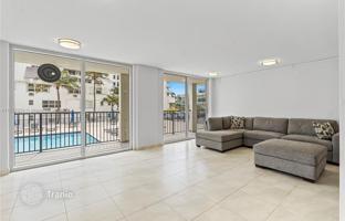 1-bedroom apartments in condo 77 m² in Surfside for $528,000