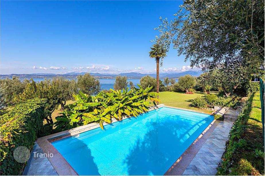 Villa for sale in Sirmione, Italy — listing 1840520