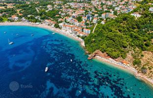Land plot 1,130 m² in Sveti Stefan for 441,000 €