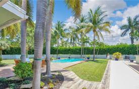 Cozy villa with a backyard, a swimming pool, a terrace and a garage, Fort Lauderdale, USA for $2,299,000