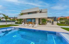Three-level turnkey villa with a pool, a garden, a garage and a sea view in Playa Paraiso, Tenerife, Spain for 1,980,000 €
