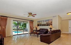 Comfortable villa with a backyard, a pool and a terrace, Hallandale Beach, USA for $1,390,000