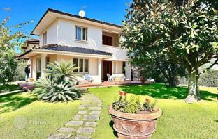 4-bedroom villa 150 m² in Forte dei Marmi for 2,100,000 €