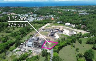 Land plot 375 m² in Bingin Beach for 211,000 €