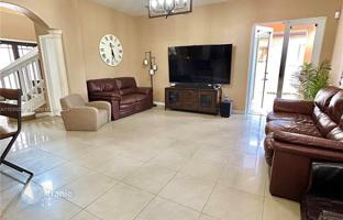 5-bedroom house 376 m² in Hialeah for $990,000