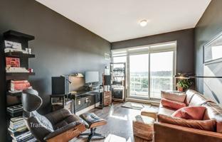 5-bedroom apartment in Lake Shore Boulevard West for C$908,000