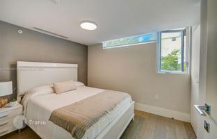 3-bedroom house 208 m² in Miami Beach for $3,950,000