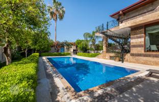 6-bedroom villa 350 m² in Kemer for 116,173,000 TRY