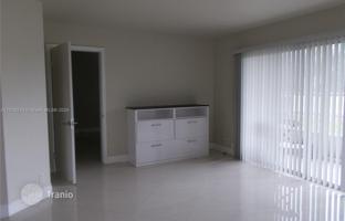 2-bedroom apartments in condo 140 m² in Pembroke Pines for $335,000