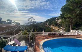 Two-storey villa with a pool and beautiful sea views in Lloret de Mar, Catalonia, Spain for 350,000 €