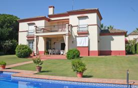 East-facing 2 storey villa in a popular area of Sotogrande Costa close to the Commercial Centre Galerías Paniagua for 1,085,000 €