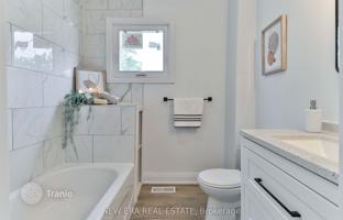 7-bedroom townhouse in Old Toronto for C$1,228,000