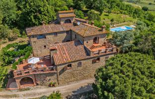 Historic estate with a vineyard, an olive grove and a woodland in Sinalunga, Tuscany, Italy for 1,300,000 €