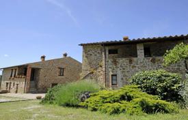Farmhouse in Umbria for sale with land for 695,000 €