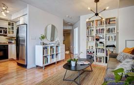 Apartment – Simcoe Street, Old Toronto, Toronto,  Ontario,   Canada for C$687,000