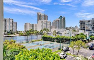 1-bedroom apartments in condo 100 m² in Hallandale Beach for $285,000