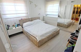 6-bedroom cottage 195 m² in Center District for $1,918,000