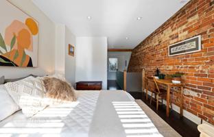 8-bedroom townhouse in Old Toronto for C$1,869,000