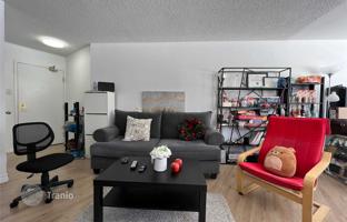 2-bedroom apartment in Queens Quay West for C$870,000