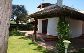 Villa with a garden in a gated residence, at 90 meters from the beach, San Felice Circeo, Italy for 4,500 € per week