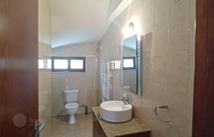 4-bedroom villa 320 m² in Larnaca for 390,000 €