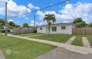 3-bedroom house 118 m² in North Miami Beach for $899,000