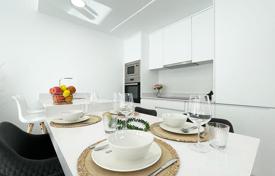 Semi-detached villa with 3 bedrooms, private solarium and pool in San Javier for 320,000 €