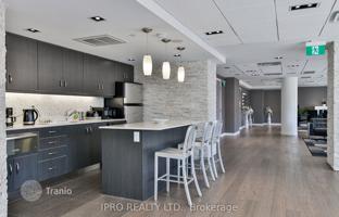 4-bedroom apartment in Dundas Street West for C$889,000