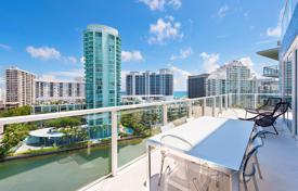 Renovated corner apartment with ocean views in Miami Beach, Florida, USA for $1,749,000