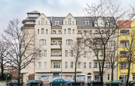 Cozy apartment with a balcony in Kreuzberg, Berlin, Germany for 330,000 €