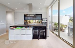 2-bedroom apartments in condo 130 m² in Miami Beach for $2,700,000