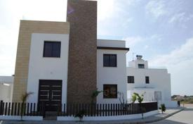 Furnished house with a rooftop garden in a residential complex with a swimming pool, Larnaca, Cyprus for 290,000 € Furnished house with a rooftop garden in a residential complex with a swimming pool, Larnaca, Cyprus for 290,000 €