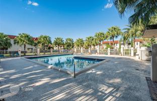 2-bedroom apartments in condo 113 m² in Weston for $365,000