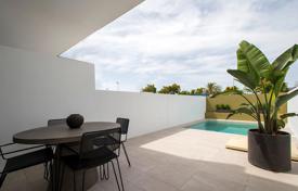 Townhouse with 3 bedrooms and private garden in Pilar de la Horadada for 248,000 €