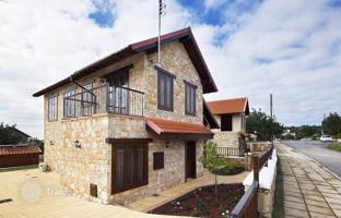 3-bedroom cottage 195 m² in Souni-Zanakia for 560,000 €