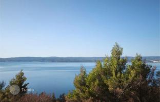 Land plot 980 m² in Split-Dalmatia County for 98,000 €