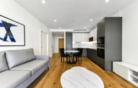 One-bedroom apartment in a popular development with an underground parking, close to the City, London, UK for $902,000