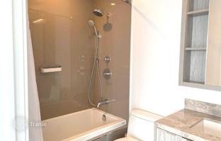 5-bedroom apartment in Blue Jays Way for C$1,100,000