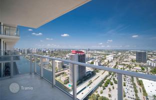 2-bedroom apartments in condo 100 m² in South Ocean Drive for $940,000