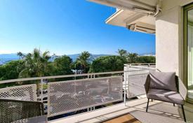 Contemporary flat with refined features and sea view, Croisette, Cannes, France for 1,990,000 €