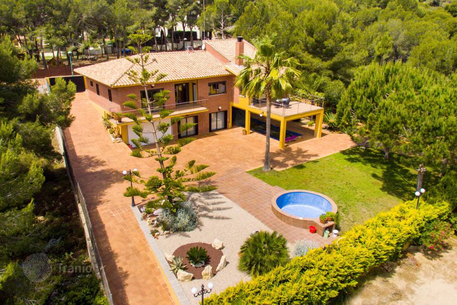 Villa in Tarragona, Spain for rent at 5,600 € per week — listing 1726882