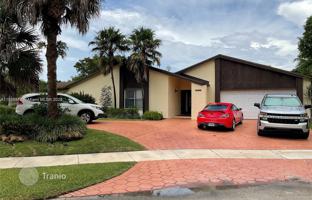 4-bedroom house 259 m² in West End for $980,000