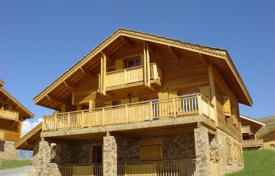 Modern chalet with a sauna at 50 meters from ski lifts, Alpe d'Huez, France for 9,000 € per week
