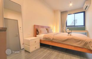 2-bedroom apartments in condo in Khlong Toei for $275,000