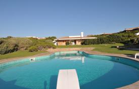 Villa with a guest house, a swimming pool and a cinema in a guarded residence with a dock and a restaurant, 30 m from the beach, Portobello for 15,000 € per week