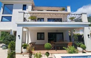 8-bedroom villa 296 m² in Lastva Grbaljska for 630,000 €